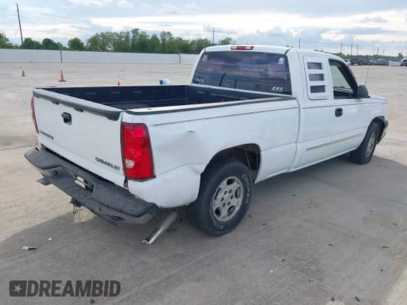2003 Chevrolet Silverado 1500 LS with VIN 2GCEC19V431106445, listed as a IAAI auction lot 43468884 with 254,572 mi miles and . Bid and sale history available at DreamBid. Image 4.
