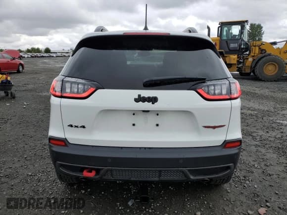 ✅ 2023 Jeep Cherokee Trailhawk • VIN: 1C4PJMBN9PD105666 • Lot: 71781754. Wystawiony na Copart z przebiegiem 13 684 mil. Bezpłatny archiwum sprzedaży aukcyjnych z USA i szczegółowy raport historii pojazdu na DreamBid. Zdjęcie 6.
