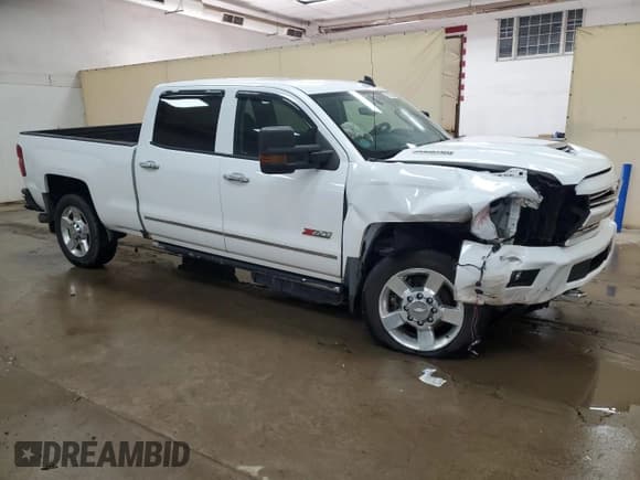 ✅ 2017 Chevrolet Silverado 2500HD LT • VIN: 1GC1KVEY5HF191496 • Lot: 67532715. Wystawiony na Copart z przebiegiem 181 972 mil. Bezpłatny archiwum sprzedaży aukcyjnych z USA i szczegółowy raport historii pojazdu na DreamBid. Zdjęcie 4.
