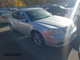 2011 Dodge Avenger Lux с VIN 1B3BD2FB8BN583488, выставлен на аукционе IAAI как лот 43595391 с пробегом 275 294 миль миль и . История ставок и продаж доступна на DreamBid. Изображение 1.