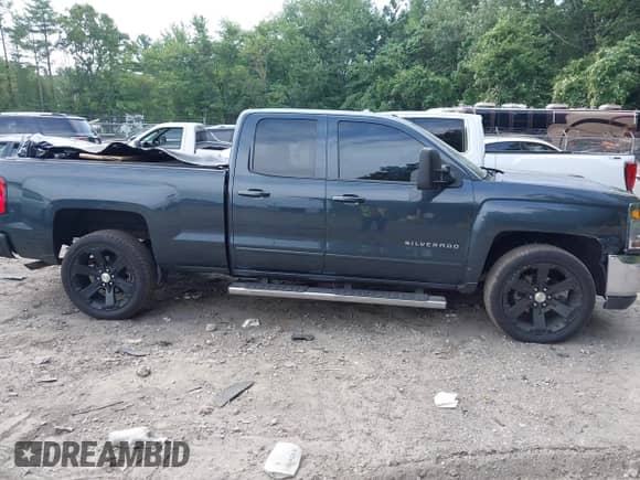 2018 Chevrolet Silverado 1500 LT z VIN 1GCRCREH9JZ111046, wystawiony jako IAAI lot #42837741 z przebiegiem 82 591 mil mil oraz . Historia ofert i sprzedaży dostępna na DreamBid. Obrazek 13.