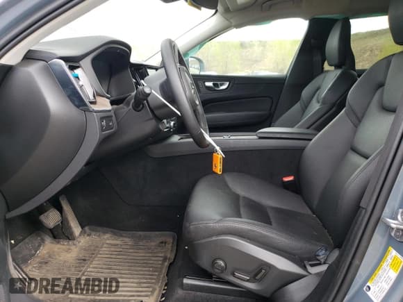 ✅ 2022 Volvo XC60 Momentum • VIN: YV4L12RK6N1083670 • Лот: 54965995. Опубликован ранее на Copart с пробегом 29 450 миль. Бесплатный доступ к архиву аукционных продаж из США и подробный отчёт об истории автомобиля на DreamBid. Изображение 7.