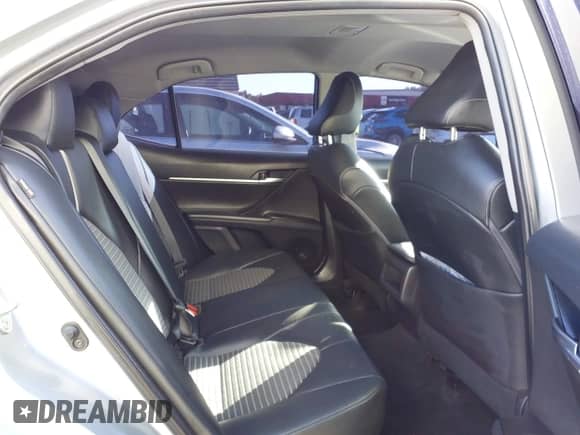 2022 Toyota Camry SE z VIN 4T1G11AKXNU712139, wystawiony jako IAAI lot #43506666 z przebiegiem 13 941 mil mil oraz . Historia ofert i sprzedaży dostępna na DreamBid. Obrazek 8.