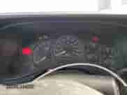 2002 Chevrolet Silverado 1500 z VIN 1GCEC19VX2E162662, wystawiony jako Copart lot #43749265 z przebiegiem 191 926 mil mil oraz Szkoda całkowita • Salvage title. Historia ofert i sprzedaży dostępna na DreamBid. Obrazek 9.