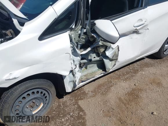 ✅ 2015 Nissan Note S • VIN: 3N1CE2CP8FL366337 • Lot: 42526204. Wystawiony na IAAI z przebiegiem 146 537 mil. Bezpłatny archiwum sprzedaży aukcyjnych z USA i szczegółowy raport historii pojazdu na DreamBid. Zdjęcie 6.