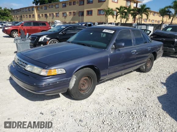 ✅ 1996 Ford Crown Victoria Police • VIN: 2FALP71W3TX170322 • Лот: 60784005. Опубликован ранее на Copart с пробегом 169 836 миль. Бесплатный доступ к архиву аукционных продаж из США и подробный отчёт об истории автомобиля на DreamBid. Изображение 1.