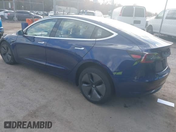 ✅ 2018 Tesla Model 3 Long Range Battery • VIN: 5YJ3E1EA0JF056335 • Лот: 43534704. Опубликован ранее на IAAI с пробегом 130 517 миль. Бесплатный доступ к архиву аукционных продаж из США и подробный отчёт об истории автомобиля на DreamBid. Изображение 3.