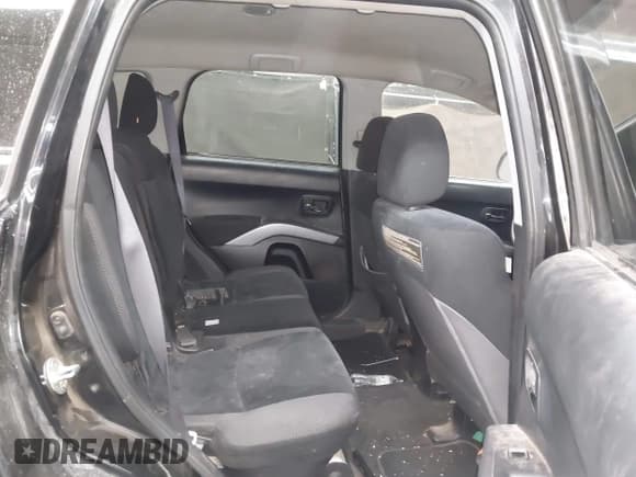 ✅ 2011 Mitsubishi Outlander ES • VIN: JA4AS2AW4BU018519 • Lot: 42074745. Wystawiony na IAAI z przebiegiem 174 880 mil. Bezpłatny archiwum sprzedaży aukcyjnych z USA i szczegółowy raport historii pojazdu na DreamBid. Zdjęcie 8.