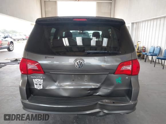 ✅ 2010 Volkswagen Routan S • VIN: 2V4RW4D11AR406513 • Lot: 43133387. Listed on IAAI with 95,856 mi. Free auction sales archive from the USA and detailed vehicle history report at DreamBid. Image 16.
