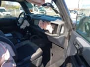 ✅ 2022 Ford Bronco Outer Banks • VIN: 1FMDE5AP1NLB04963 • Lot: 43495822. Wystawiony na IAAI z przebiegiem 108 439 mil. Bezpłatny archiwum sprzedaży aukcyjnych z USA i szczegółowy raport historii pojazdu na DreamBid. Zdjęcie 5.