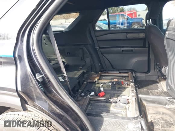 ✅ 2020 Ford Police Interceptor Utility • VIN: 1FM5K8AB2LGC51317 • Lot: 41755681. Wystawiony na IAAI z przebiegiem 102 945 mil. Bezpłatny archiwum sprzedaży aukcyjnych z USA i szczegółowy raport historii pojazdu na DreamBid. Zdjęcie 8.