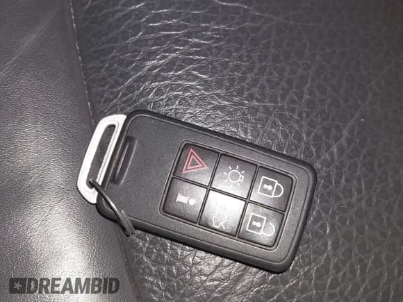 ✅ 2015 Volvo XC70 T6 Premier Plus • VIN: YV4902NC0F1188539 • Lot: 41276830. Listed on IAAI with 136,802 mi. Free auction sales archive from the USA and detailed vehicle history report at DreamBid. Image 11.