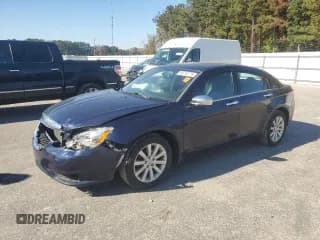 ✅ 2014 Chrysler 200 Limited • VIN: 1C3CCBCG6EN112051 • Лот: 90736775. Опубликован ранее на Copart с пробегом 144 564 миль. Бесплатный доступ к архиву аукционных продаж из США и подробный отчёт об истории автомобиля на DreamBid. Изображение 1.