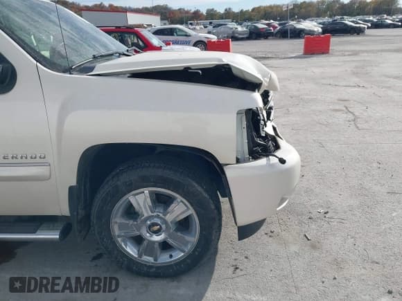 ✅ 2013 Chevrolet Silverado 1500 LTZ • VIN: 3GCPKTE79DG312531 • Lot: 43674519. Wystawiony na IAAI z przebiegiem 227 234 mil. Bezpłatny archiwum sprzedaży aukcyjnych z USA i szczegółowy raport historii pojazdu na DreamBid. Zdjęcie 19.