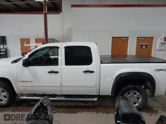 ✅ 2008 GMC Sierra 1500 SLT • VIN: 3GTEK13J08G281301 • Лот: 43505498. Опубликован ранее на IAAI с пробегом 274 107 миль. Бесплатный доступ к архиву аукционных продаж из США и подробный отчёт об истории автомобиля на DreamBid. Изображение 14.