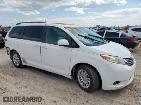✅ 2014 Toyota Sienna XLE • VIN: 5TDYK3DC2ES453771 • Lot: 82075415. Listed on Copart with 186,356 mi. Free auction sales archive from the USA and detailed vehicle history report at DreamBid. Image 4.
