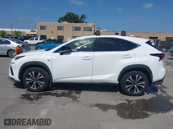 ✅ 2019 Lexus NX 300 • VIN: JTJBARBZ8K2192651 • Lot: 42111207. Wystawiony na IAAI z przebiegiem 148 393 mil. Bezpłatny archiwum sprzedaży aukcyjnych z USA i szczegółowy raport historii pojazdu na DreamBid. Zdjęcie 15.