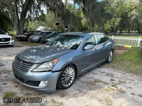 ✅ 2014 Hyundai Equus Signature • VIN: KMHGH4JH8EU090304 • Lot: 90951035. Listed on Copart with 70,388 mi. Free auction sales archive from the USA and detailed vehicle history report at DreamBid. Image 2.