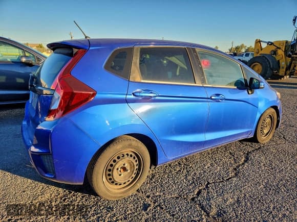 ✅ 2016 Honda Fit LX • VIN: JHMGK5H52GX027318 • Lot: 97160375. Listed on Copart with 91,271 mi. Free auction sales archive from the USA and detailed vehicle history report at DreamBid. Image 3.