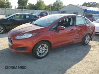 ✅ 2018 Ford Fiesta SE • VIN: 3FADP4BJ2JM132207 • Lot: 84389525. Wystawiony na Copart z przebiegiem 56 220 mil. Bezpłatny archiwum sprzedaży aukcyjnych z USA i szczegółowy raport historii pojazdu na DreamBid. Zdjęcie 1.