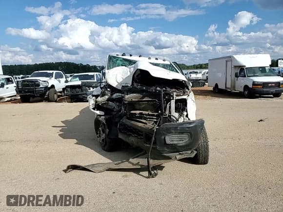 ✅ 2024 Ram 3500 Tradesman • VIN: 3C63RRGL6RG215065 • Лот: 82372655. Опубликован ранее на Copart с пробегом Не указан. Бесплатный доступ к архиву аукционных продаж из США и подробный отчёт об истории автомобиля на DreamBid. Изображение 13.