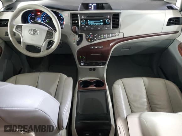 ✅ 2012 Toyota Sienna XLE • VIN: 5TDYK3DC9CS194175 • Лот: 92169005. Опубликован ранее на Copart с пробегом 152 928 миль. Бесплатный доступ к архиву аукционных продаж из США и подробный отчёт об истории автомобиля на DreamBid. Изображение 8.