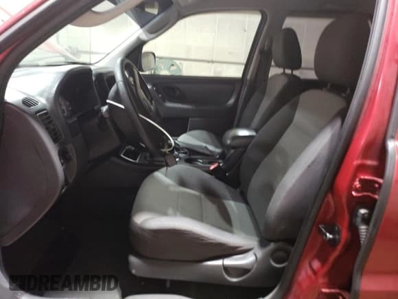 ✅ 2006 Ford Escape XLS • VIN: 1FMYU02Z06KB58768 • Lot: 92559315. Listed on Copart with 218,235 mi. Free auction sales archive from the USA and detailed vehicle history report at DreamBid. Image 7.