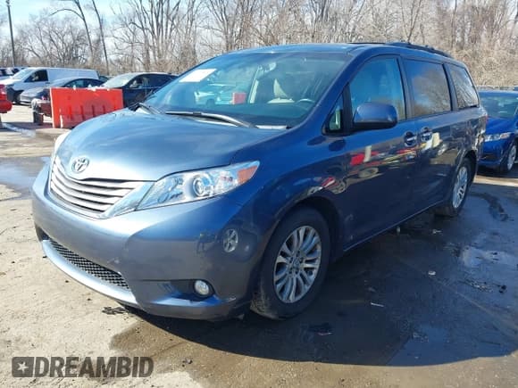 ✅ 2017 Toyota Sienna XLE Auto Access Seat • VIN: 5TDYZ3DCXHS814910 • Lot: 41700845. Listed on IAAI with 110,701 mi. Free auction sales archive from the USA and detailed vehicle history report at DreamBid. Image 2.
