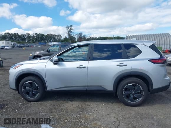✅ 2025 Nissan Rogue SV • VIN: 5N1BT3BB0SC858131 • Lot: 43298421. Listed on IAAI with 942 mi. Free auction sales archive from the USA and detailed vehicle history report at DreamBid. Image 14.
