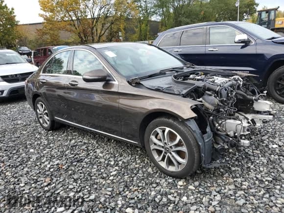 ✅ 2018 Mercedes-Benz C 300 • VIN: WDDWF4KB8JR336223 • Лот: 87062025. Опубликован ранее на Copart с пробегом 90 627 миль. Бесплатный доступ к архиву аукционных продаж из США и подробный отчёт об истории автомобиля на DreamBid. Изображение 4.