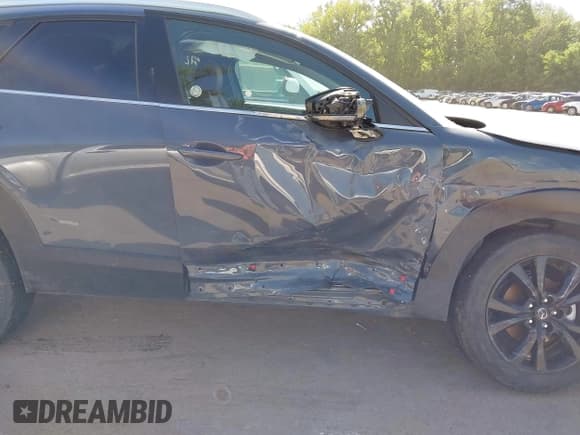 ✅ 2025 Mazda CX-30 S Carbon Edition • VIN: 3MVDMBCM0SM814065 • Лот: 42281907. Опубликован ранее на IAAI с пробегом 2 966 миль. Бесплатный доступ к архиву аукционных продаж из США и подробный отчёт об истории автомобиля на DreamBid. Изображение 6.