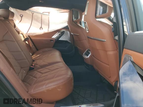 ✅ 2023 BMW 7 Series 760i xDrive • VIN: WBA33EJ02PCM26276 • Лот: 50979415. Опубликован ранее на Copart с пробегом 25 648 миль. Бесплатный доступ к архиву аукционных продаж из США и подробный отчёт об истории автомобиля на DreamBid. Изображение 11.