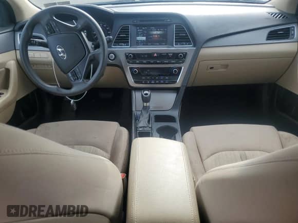 ✅ 2017 Hyundai Sonata SE • VIN: KMHE24L16HA056246 • Lot: 81127175. Wystawiony na Copart z przebiegiem 104 882 mil mil. Skorzystaj z bezpłatnego archiwum sprzedaży aukcyjnych z USA i zobacz szczegółowy raport historii pojazdu na DreamBid. Zdjęcie 8.