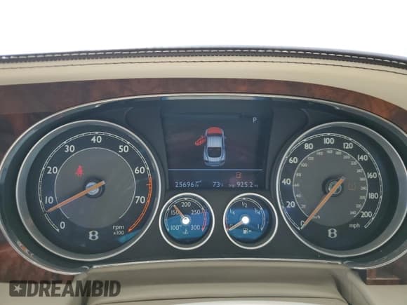 ✅ 2013 Bentley Continental GT • VIN: SCBFU7ZA7DC085543 • Lot: 71247074. Listed on Copart with 25,696 mi. Free auction sales archive from the USA and detailed vehicle history report at DreamBid. Image 9.