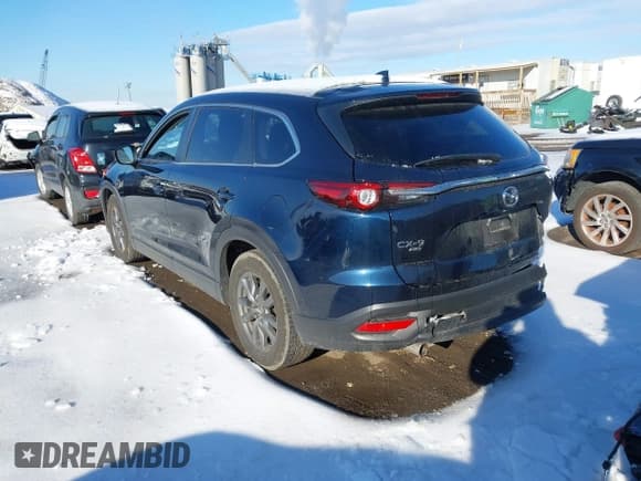 ✅ 2022 Mazda CX-9 Sport • VIN: JM3TCBBY3N0604529 • Lot: 41482183. Wystawiony na IAAI z przebiegiem 16 814 mil. Bezpłatny archiwum sprzedaży aukcyjnych z USA i szczegółowy raport historii pojazdu na DreamBid. Zdjęcie 3.