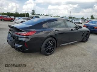 ✅ 2021 BMW M8 • VIN: WBSGV0C05MCF85718 • Lot: 64518093. Wystawiony na Copart z przebiegiem 26 398 mil. Bezpłatny archiwum sprzedaży aukcyjnych z USA i szczegółowy raport historii pojazdu na DreamBid. Zdjęcie 3.