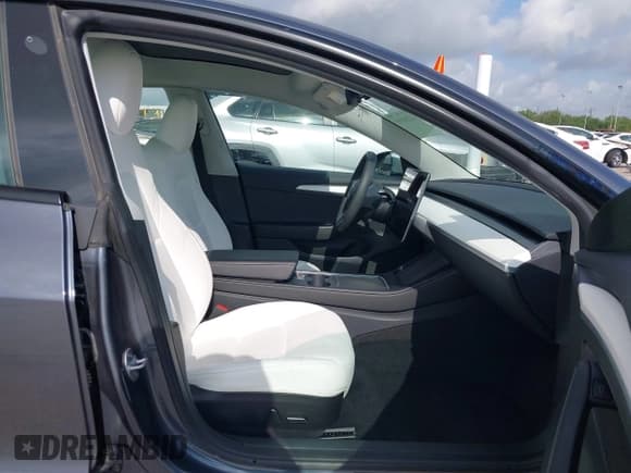 ✅ 2023 Tesla Model 3 • VIN: 5YJ3E1EA7PF567906 • Lot: 42280993. Wystawiony na IAAI z przebiegiem 41 452 mil. Bezpłatny archiwum sprzedaży aukcyjnych z USA i szczegółowy raport historii pojazdu na DreamBid. Zdjęcie 5.