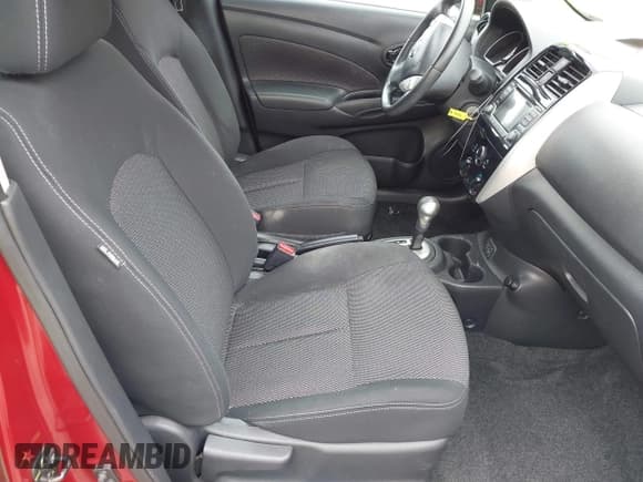 ✅ 2018 Nissan Versa S Plus • VIN: 3N1CN7AP9JL871392 • Lot: 42462278. Wystawiony na IAAI z przebiegiem 71 351 mil. Bezpłatny archiwum sprzedaży aukcyjnych z USA i szczegółowy raport historii pojazdu na DreamBid. Zdjęcie 5.