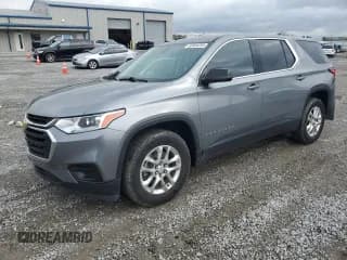 ✅ 2021 Chevrolet Traverse LS • VIN: 1GNERFKW0MJ171919 • Lot: 83944235. Wystawiony na Copart z przebiegiem 79 452 mil. Bezpłatny archiwum sprzedaży aukcyjnych z USA i szczegółowy raport historii pojazdu na DreamBid. Zdjęcie 1.