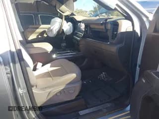 ✅ 2024 Chevrolet Silverado 1500 LTZ • VIN: 2GCUDGED0R1238149 • Lot: 43473641. Wystawiony na IAAI z przebiegiem 27 957 mil. Bezpłatny archiwum sprzedaży aukcyjnych z USA i szczegółowy raport historii pojazdu na DreamBid. Zdjęcie 5.