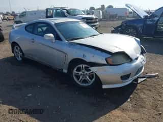 2005 Hyundai Tiburon GT с VIN KMHHN65F05U185005, выставлен на аукционе IAAI как лот 42596711 с пробегом 209 701 миль миль и . История ставок и продаж доступна на DreamBid. Изображение 1.