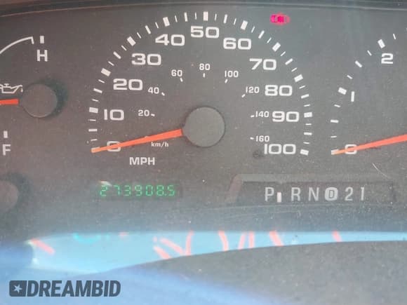 ✅ 2002 Ford F-250 XL • VIN: 1FTNX20L12EA24787 • Lot: 41412810. Wystawiony na IAAI z przebiegiem 273 908 mil. Bezpłatny archiwum sprzedaży aukcyjnych z USA i szczegółowy raport historii pojazdu na DreamBid. Zdjęcie 7.