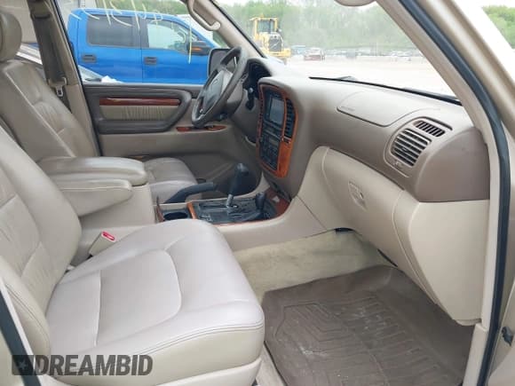 ✅ 1999 Lexus LX 470 • VIN: JT6HT00W6X0041264 • Lot: 42177546. Listed on IAAI with 272,000 mi. Free auction sales archive from the USA and detailed vehicle history report at DreamBid. Image 5.