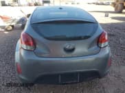 ✅ 2015 Hyundai Veloster • VIN: KMHTC6AD0FU228716 • Lot: 78545614. Wystawiony na Copart z przebiegiem 166 988 mil. Bezpłatny archiwum sprzedaży aukcyjnych z USA i szczegółowy raport historii pojazdu na DreamBid. Zdjęcie 6.