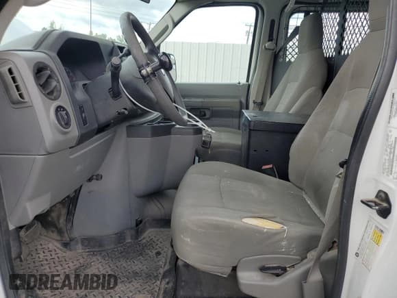 ✅ 2011 Ford Econoline Cargo Commercial • VIN: 1FTNE1EW9BDA46495 • Лот: 61932975. Опубликован ранее на Copart с пробегом 236 854 миль. Бесплатный доступ к архиву аукционных продаж из США и подробный отчёт об истории автомобиля на DreamBid. Изображение 7.