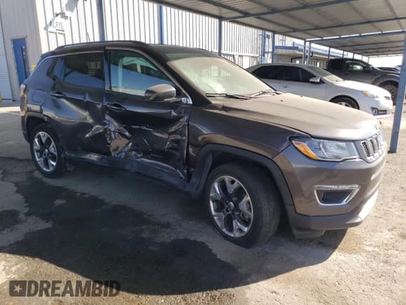 ✅ 2020 Jeep Compass Limited • VIN: 3C4NJDCB7LT138889 • Lot: 80936815. Wystawiony na Copart z przebiegiem 64 425 mil. Bezpłatny archiwum sprzedaży aukcyjnych z USA i szczegółowy raport historii pojazdu na DreamBid. Zdjęcie 4.