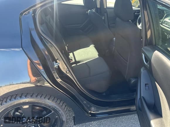 ✅ 2015 Mazda 3 i Touring • VIN: 3MZBM1V74FM132996 • Лот: 84838015. Опубликован ранее на Copart с пробегом 230 000 миль. Бесплатный доступ к архиву аукционных продаж из США и подробный отчёт об истории автомобиля на DreamBid. Изображение 6.