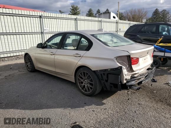 ✅ 2015 BMW 3 Series 328i xDrive • VIN: WBA3B3G54FNT17752 • Lot: 92711975. Listed on Copart with 132,809 mi. Free auction sales archive from the USA and detailed vehicle history report at DreamBid. Image 2.
