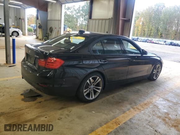 ✅ 2013 BMW 3 Series 328i • VIN: WBA3A5C53DJ460734 • Лот: 90476545. Опубликован ранее на Copart с пробегом 48 848 миль. Бесплатный доступ к архиву аукционных продаж из США и подробный отчёт об истории автомобиля на DreamBid. Изображение 3.