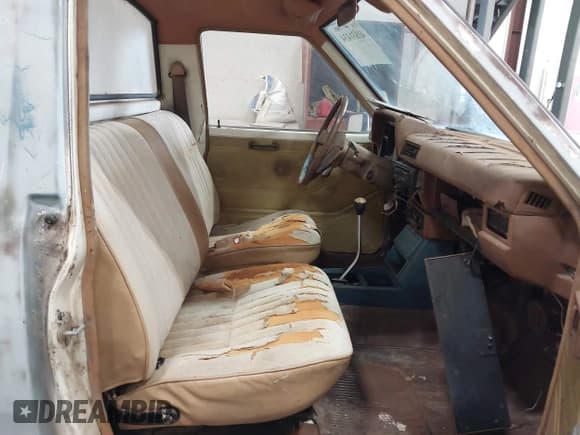 ✅ 1982 Datsun 720 • VIN: JN6MD01S7CW103064 • Lot: 41831434. Wystawiony na IAAI z przebiegiem 175 954 mil. Bezpłatny archiwum sprzedaży aukcyjnych z USA i szczegółowy raport historii pojazdu na DreamBid. Zdjęcie 5.